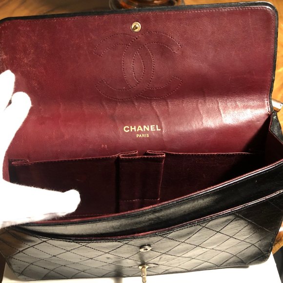 ♥ SOLD-Authentic Rare Vintage Black Chanel Bag - Picture 5 of 16